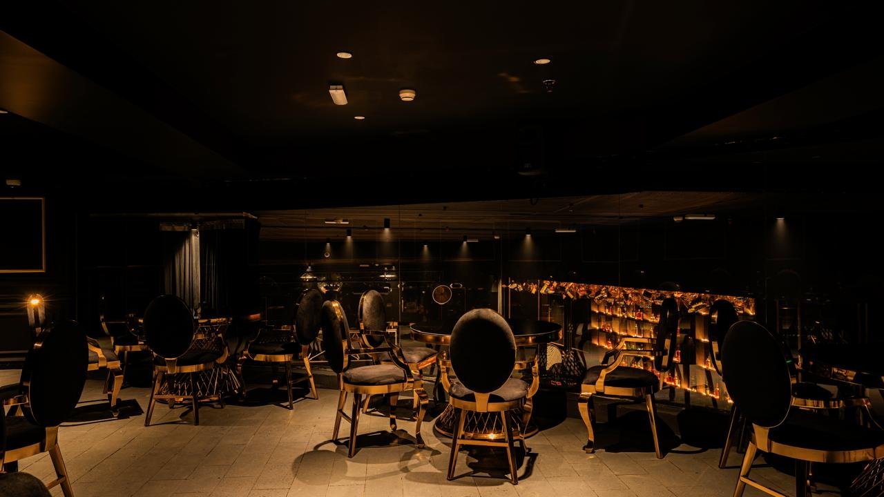 Lounge seating, Club 11